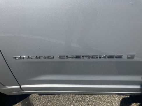 Used 2023 Jeep Grand Cherokee L Overland AWD/4WD image 40