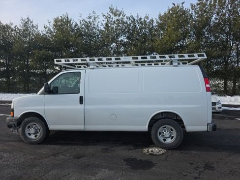 Used 2018 Chevrolet Express 2500 w/ Driver Convenience Package image 4