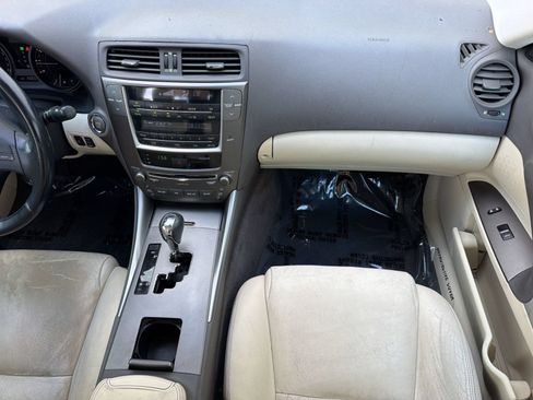 Used 2009 Lexus IS 250 w/ Preferred Accessory Pkg RWD image 28