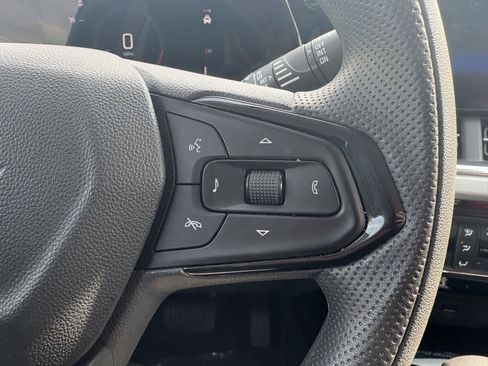 Used 2025 Chevrolet Trax LT FWD image 10