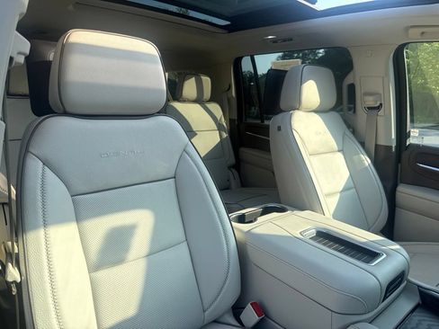Used 2024 GMC Yukon XL Denali w/ Denali Reserve Package AWD/4WD image 42