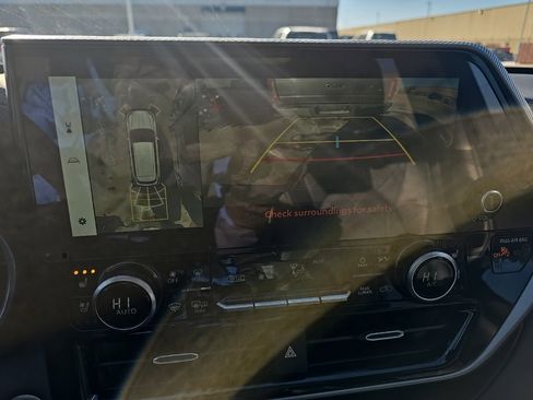 Used 2025 Toyota Highlander Platinum image 26