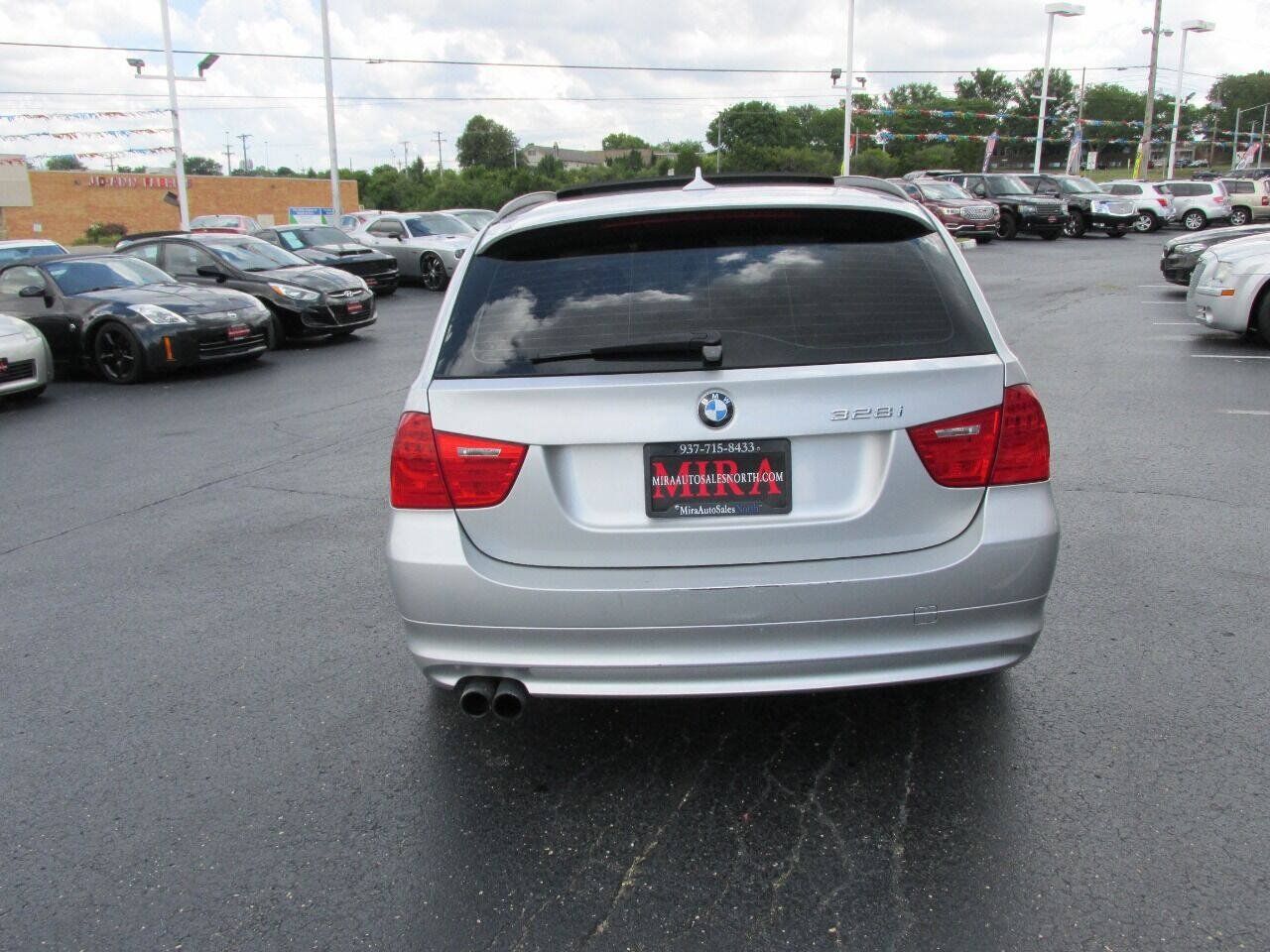 Used 2011 BMW 328i xDrive Wagon AWD/4WD image 5