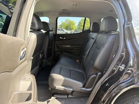 Used 2020 GMC Acadia SLT FWD image 32