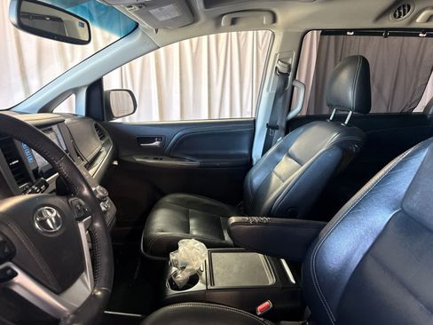 Used 2016 Toyota Sienna SE Premium FWD image 18