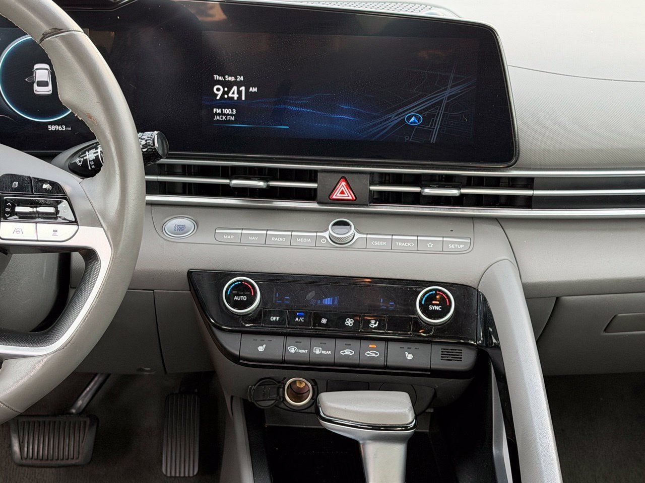 Used 2025 Hyundai Elantra SEL FWD image 10