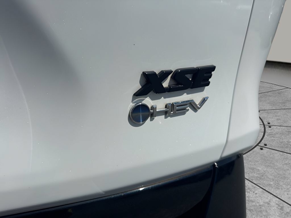 Used 2025 Toyota RAV4 XSE w/ Weather Package AWD/4WD image 33