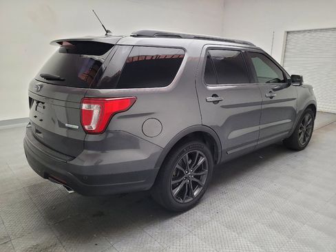 Used 2018 Ford Explorer XLT w/ Equipment Group 202A FWD image 9