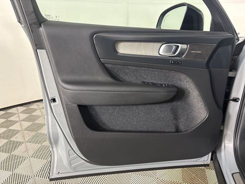 Used 2024 Volvo XC40 B5 Ultimate w/ Protection Package Premier image 8