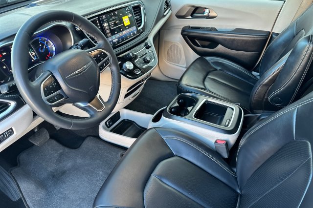 Used 2024 Chrysler Pacifica Limited FWD image 10