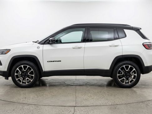 Used 2025 Jeep Compass Trailhawk image 5