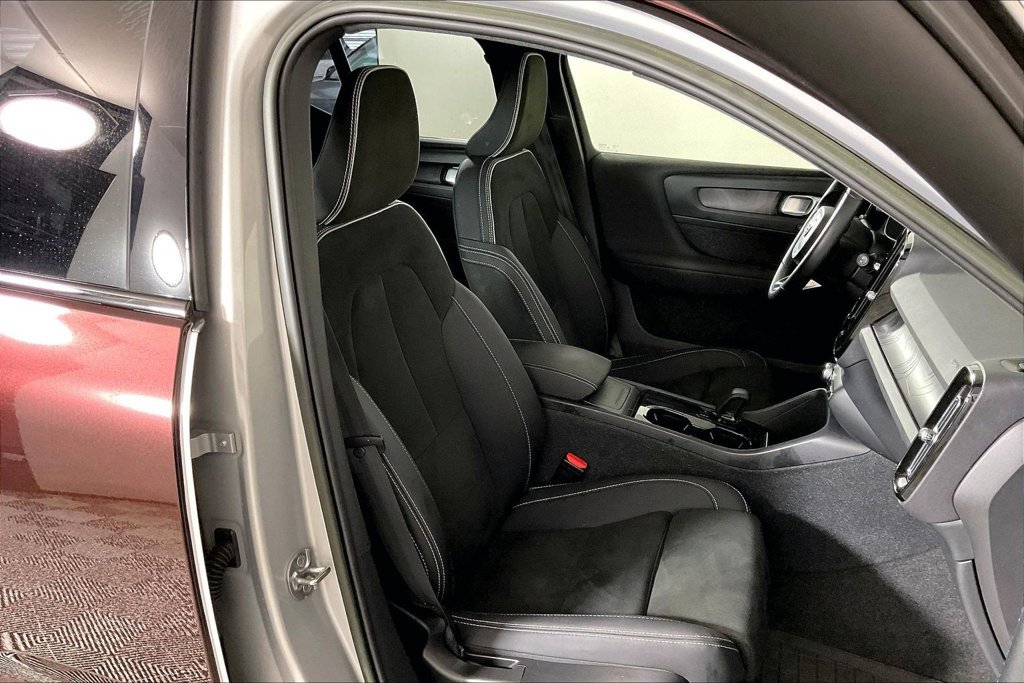 Used 2023 Volvo XC40 Recharge Ultimate w/ Protection Package Premier AWD/4WD image 6