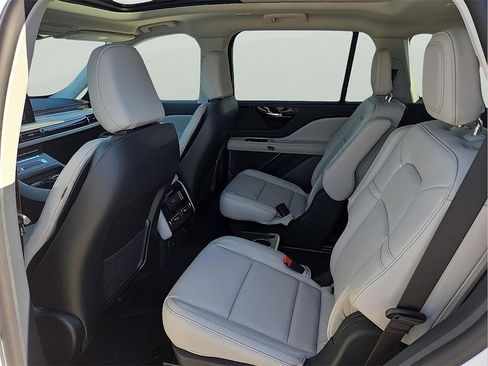 New 2026 Lincoln Aviator Premiere image 10