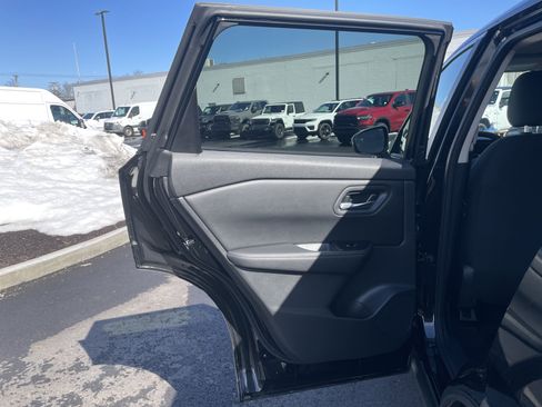 Used 2026 Nissan Rogue SV image 26