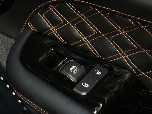 Used 2022 Jeep Grand Cherokee Summit w/ Advanced Protech Group IV AWD/4WD image 17