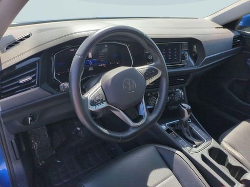 Used 2024 Volkswagen Jetta SE FWD image 13