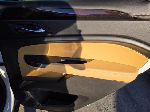 Used 2014 Cadillac SRX Luxury image 12