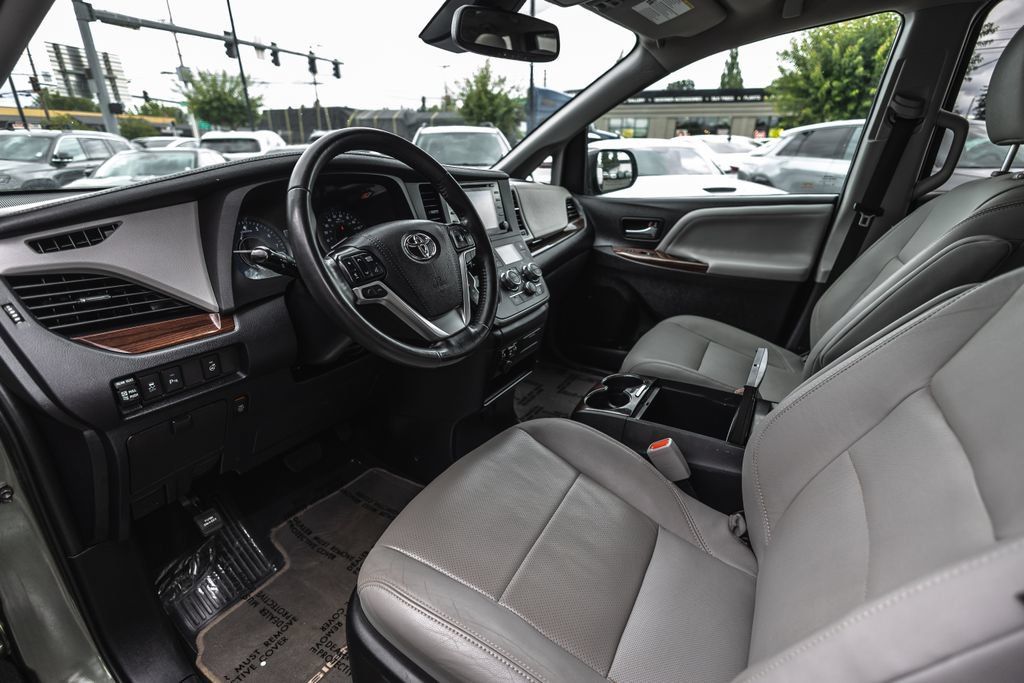 Used 2020 Toyota Sienna Limited AWD/4WD image 16