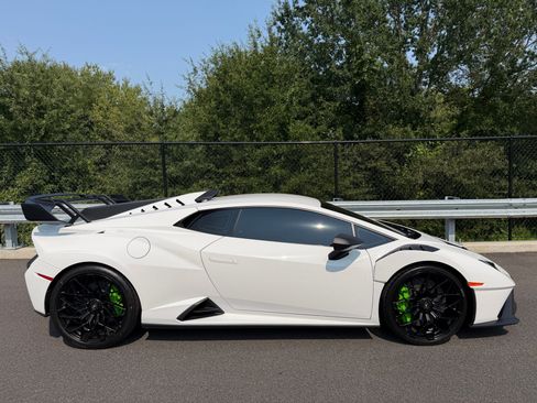 Used 2024 Lamborghini Huracan STO RWD image 16