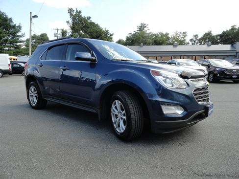 Used 2017 Chevrolet Equinox LT w/ Convenience Package AWD/4WD image 3