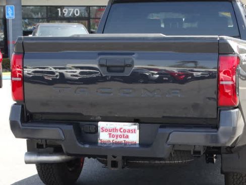 Used 2025 Toyota Tacoma TRD Off-Road AWD/4WD image 15