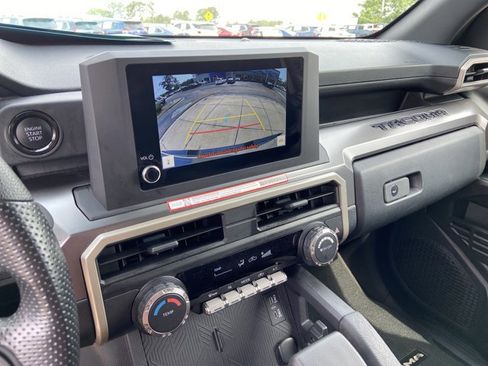 Used 2025 Toyota Tacoma SR5 AWD/4WD image 35
