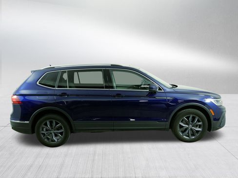 Certified 2022 Volkswagen Tiguan SE w/ Panoramic Sunroof Package image 8
