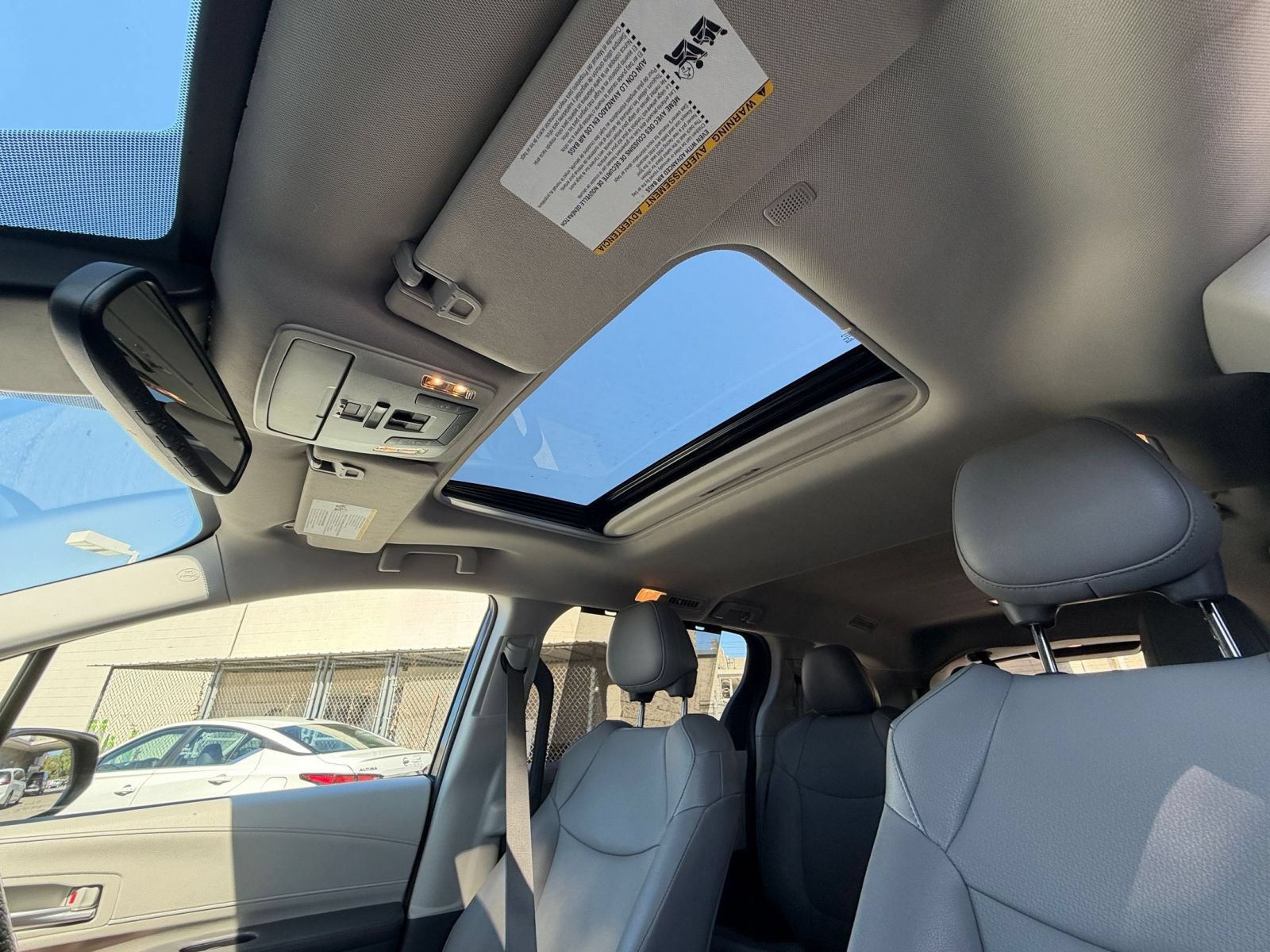 Used 2024 Toyota Sienna XLE FWD image 29