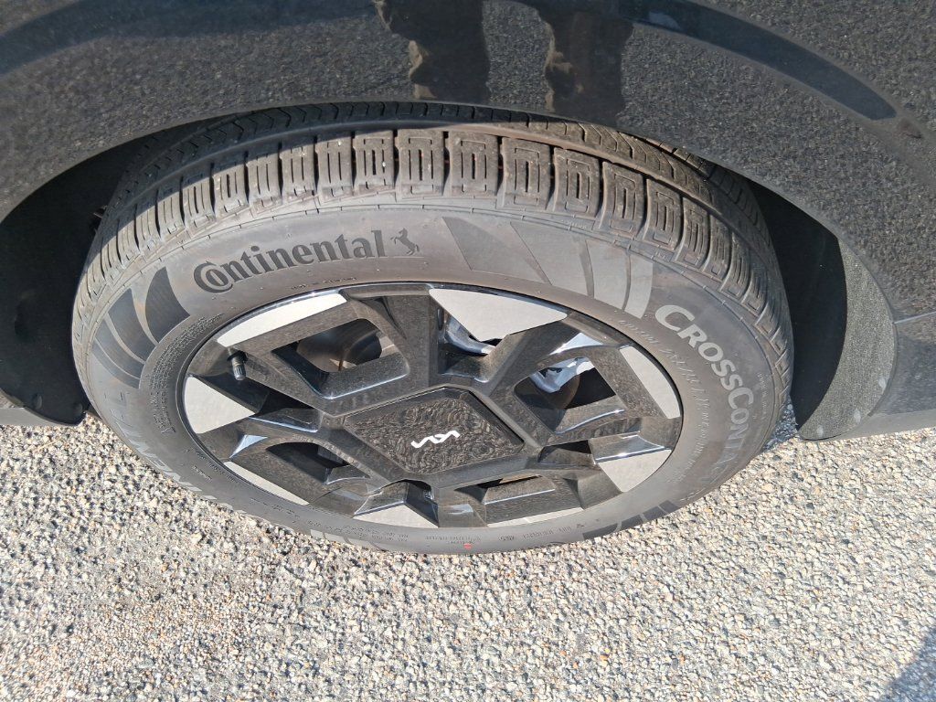 Used 2026 Kia Carnival EX FWD image 8