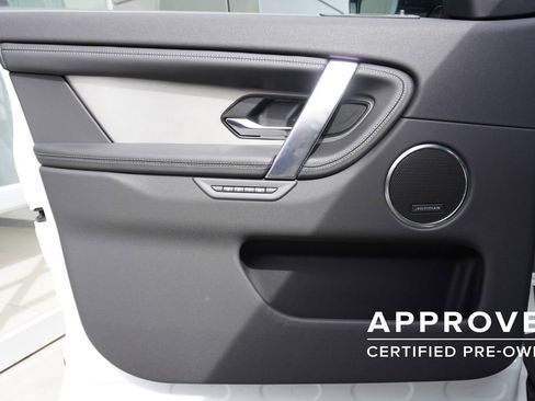 Used 2025 Land Rover Discovery Sport Dynamic SE AWD/4WD image 17