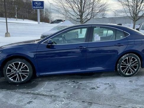 Used 2025 Toyota Camry XLE w/ Premium Package image 5