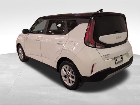 Certified 2023 Kia Soul S image 6