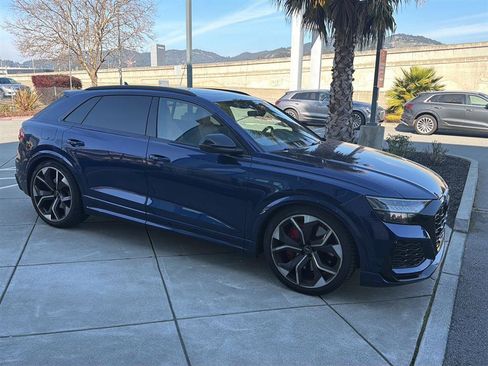 Used 2023 Audi RS Q8 w/ Black Optic Package image 4