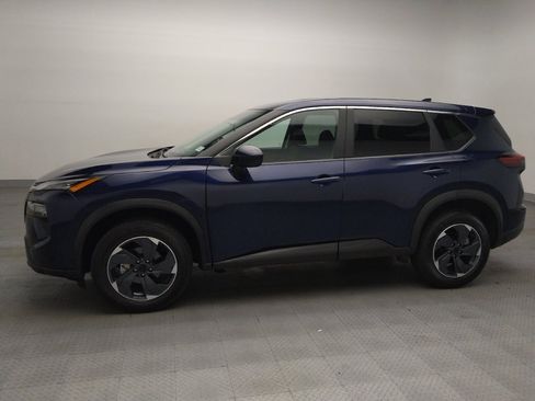 Used 2024 Nissan Rogue SV AWD/4WD image 2