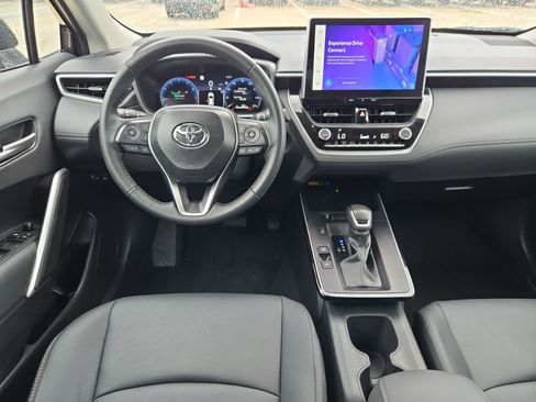 Used 2026 Toyota Corolla Cross XLE FWD image 28