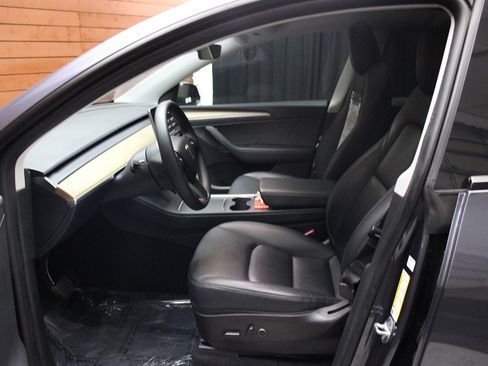 Used 2023 Tesla Model Y Long Range image 18