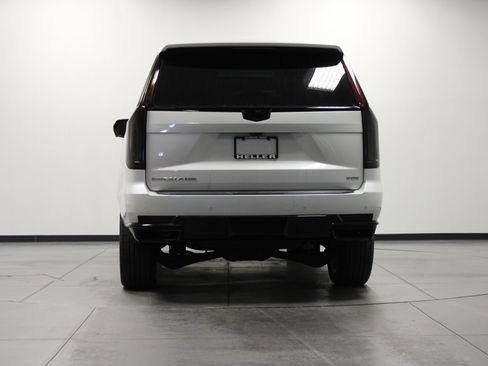 Used 2021 Cadillac Escalade Premium Luxury AWD/4WD image 5