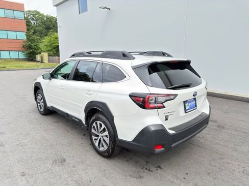 Certified 2025 Subaru Outback Premium AWD/4WD image 9