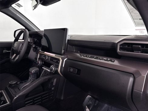 Certified 2025 Toyota Tacoma TRD Sport AWD/4WD image 38