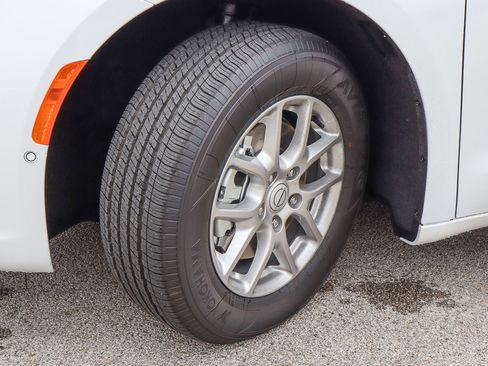 New 2026 Chrysler Pacifica Select image 13