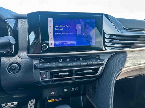 Used 2025 Toyota Camry SE image 29