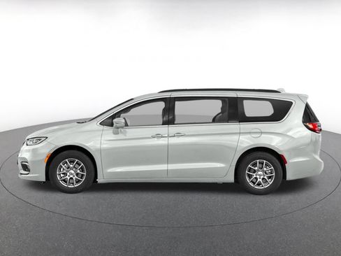Used 2022 Chrysler Pacifica Touring-L FWD image 3