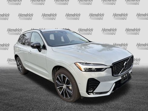 Certified 2025 Volvo XC60 B5 Plus image 2