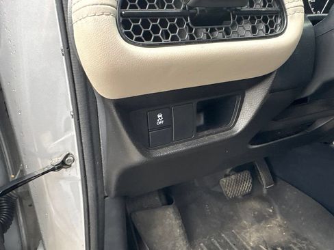 Used 2023 Honda HR-V LX image 18