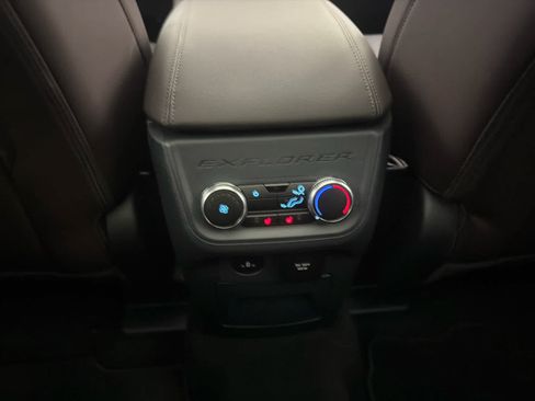 Used 2026 Ford Explorer Platinum RWD image 22