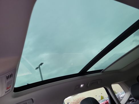 Used 2024 Volkswagen Taos SEL image 22