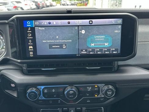 Used 2026 Jeep Wrangler Unlimited Sahara AWD/4WD image 33