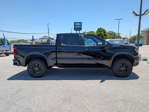 Used 2023 Chevrolet Silverado 1500 ZR2 w/ Technology Package AWD/4WD image 2