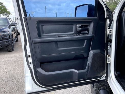 Used 2014 RAM 2500 Tradesman w/ Chrome Appearance Group image 16