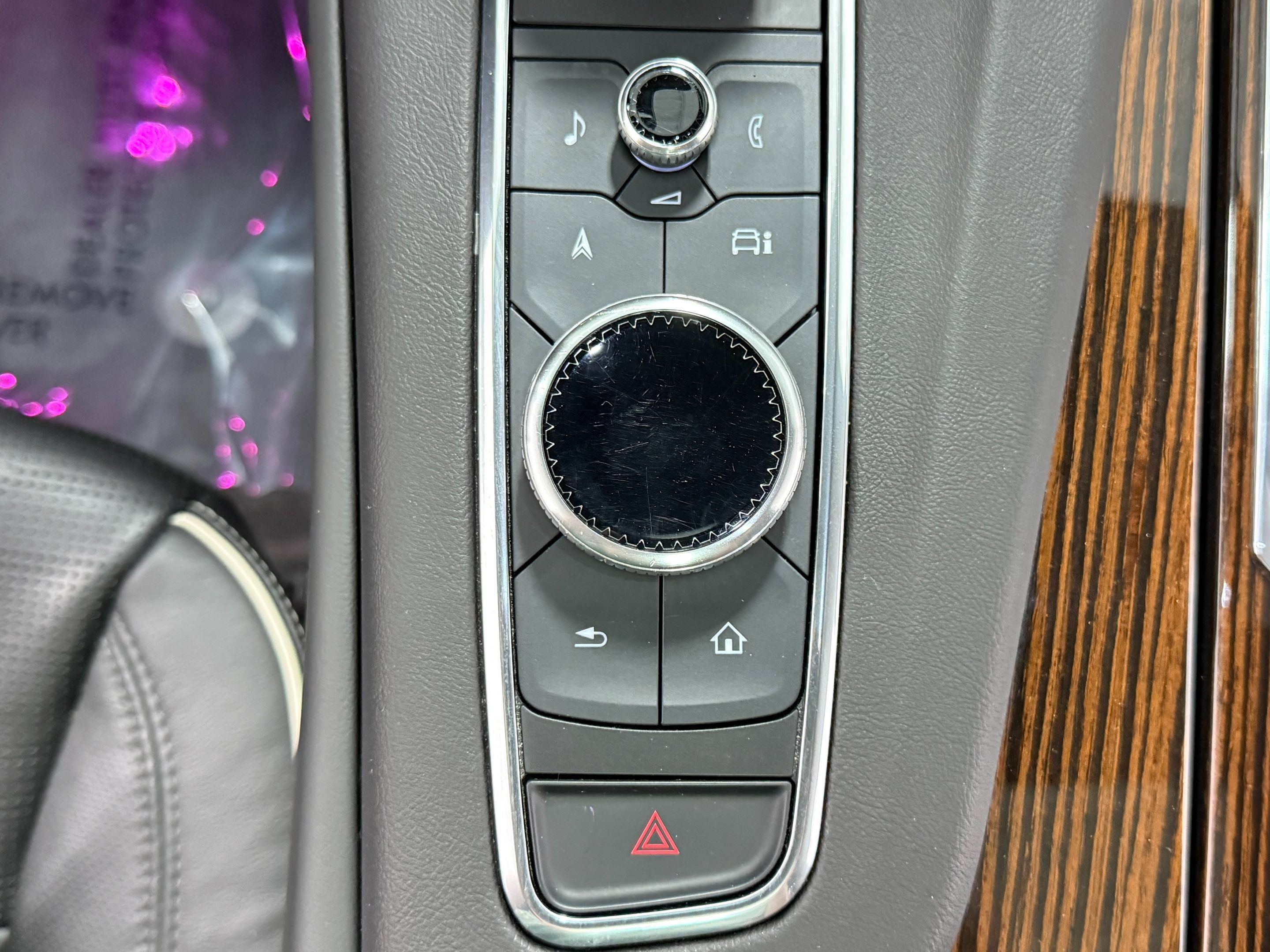 Used 2023 Cadillac Escalade ESV Premium Luxury AWD/4WD image 38